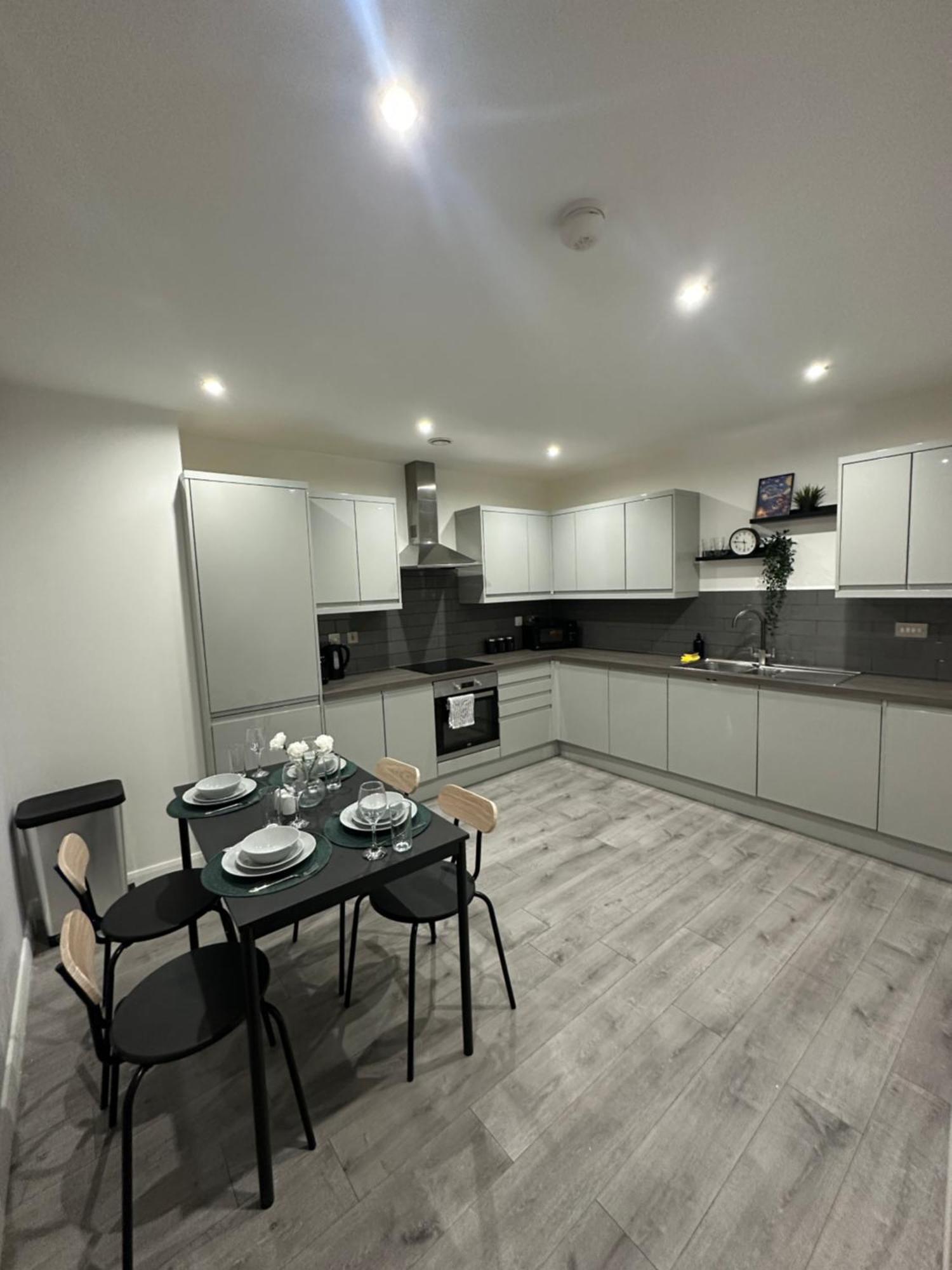 לייסטר Retro Suite A Luxury Apartment With King Size Bed Wii Games And Entertainment מראה חיצוני תמונה